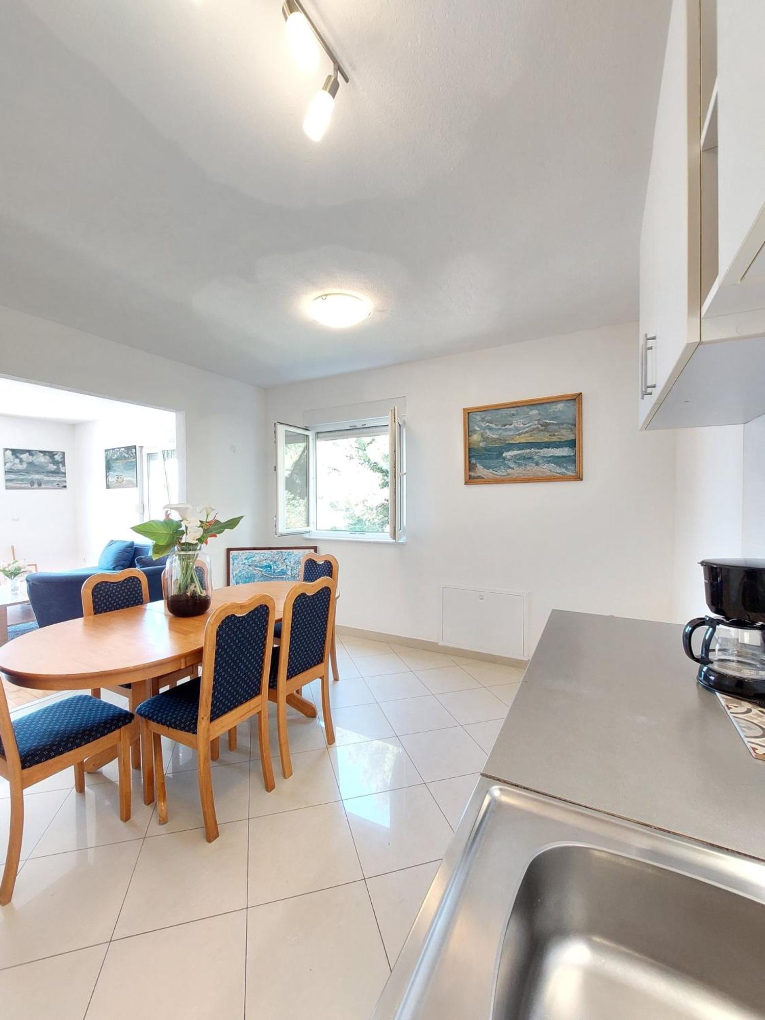 Apartment Charmy Petra With Pool Makarska