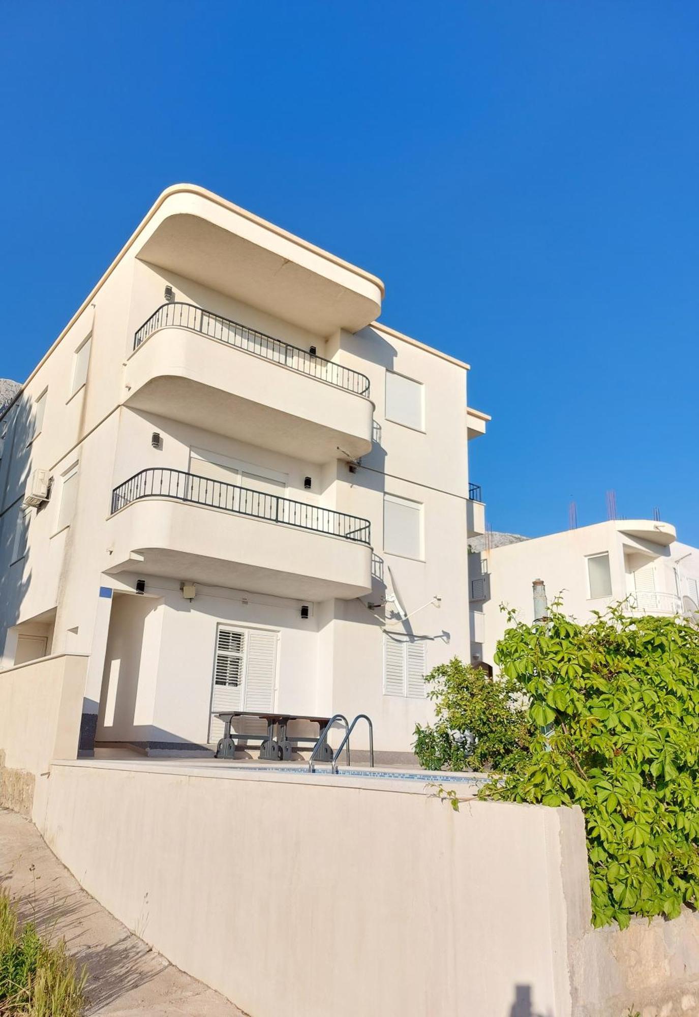 Apartment Charmy Petra With Pool Makarska