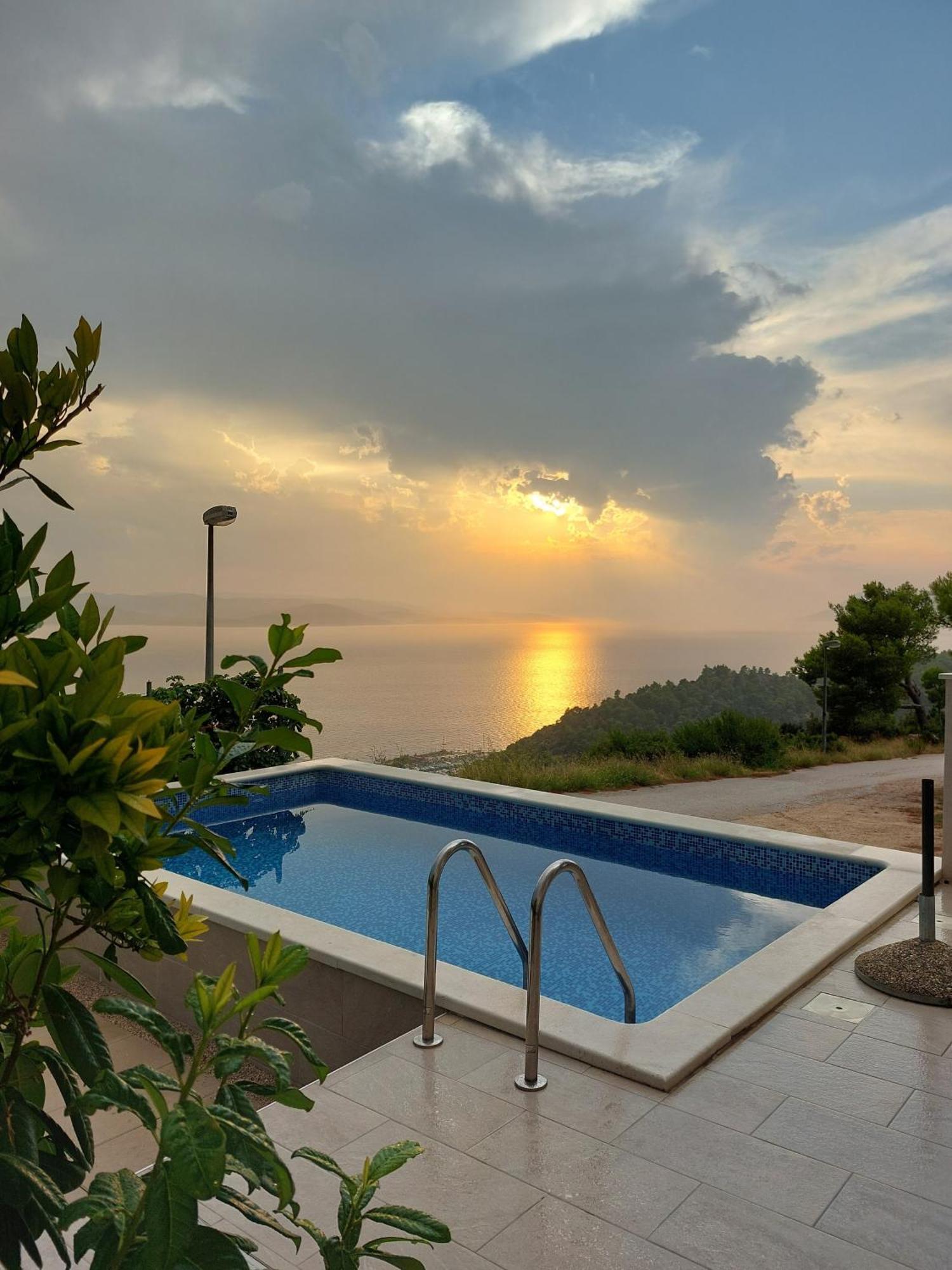 Charmy Petra With Pool Apartment *